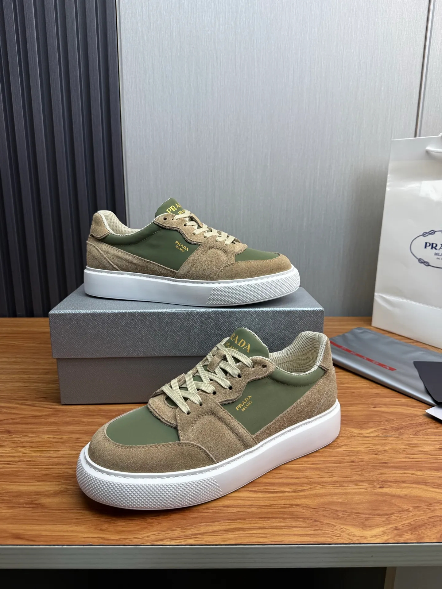 Factory price 560💰 [PRADA] Men’s shoes are popular in the counter, official website is synchronized, 1 high-quality shipment ✔️Original cowhide + cowhide lining, 1🆚1 replica, original sole, 38-45 (45 customized, non-refundable)